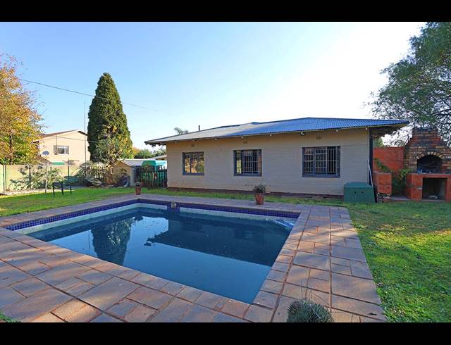 3 BEDROOM HOUSE FOR SALE IN WYCHWOOD
